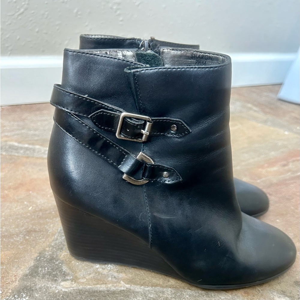 Tahari‎ women’s boots. - Picture 4 of 7